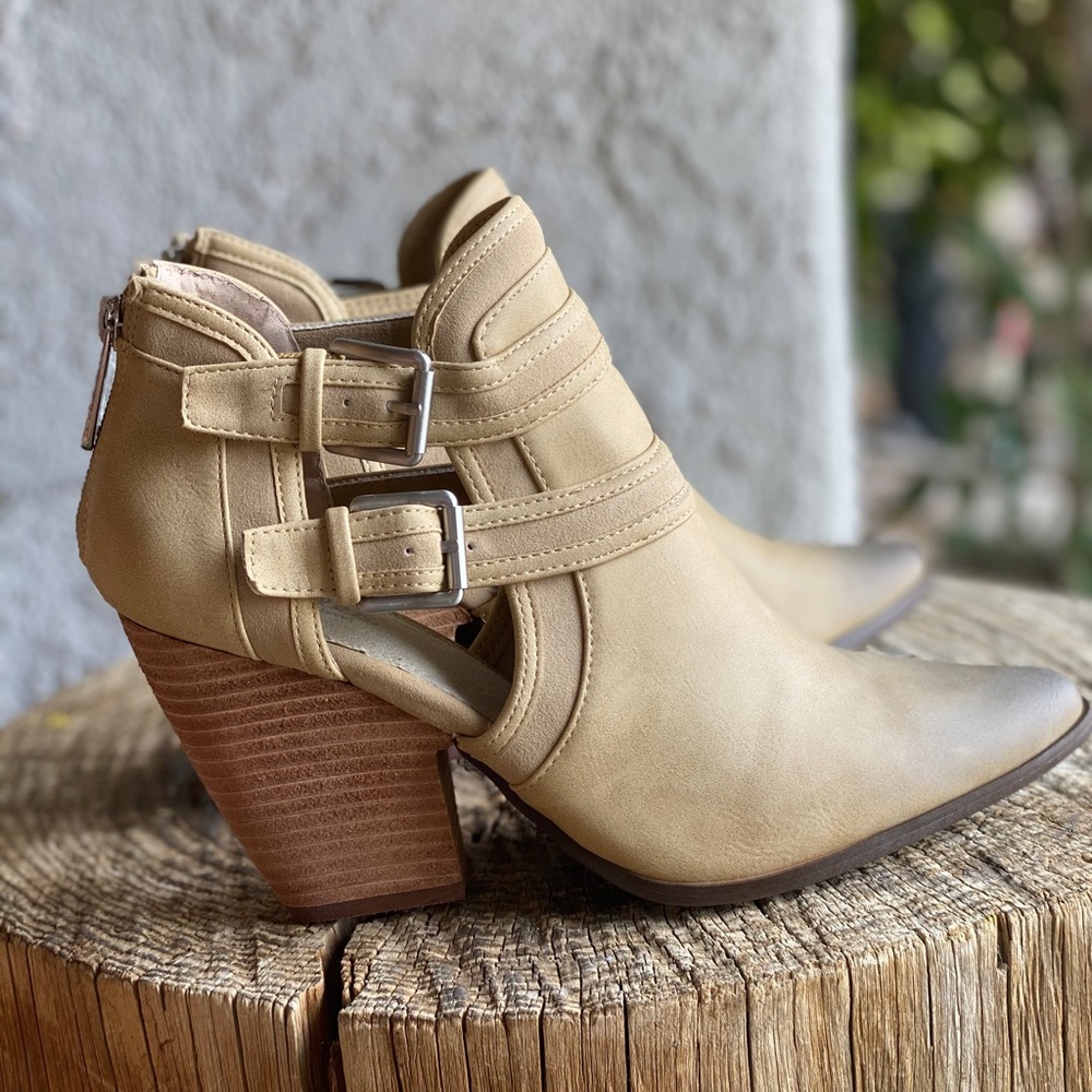 Charles David Naval Booties Retail Value $129 - Picture 6 of 7